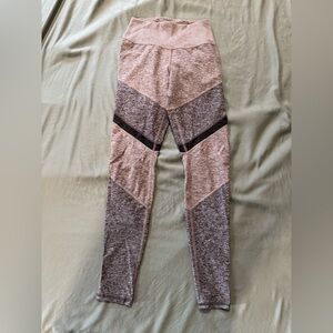 ALO Yoga Women’s Tan and Black Leggings